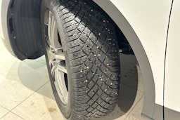 valkoinen Volkswagen ID.4 2023 kuva 13.