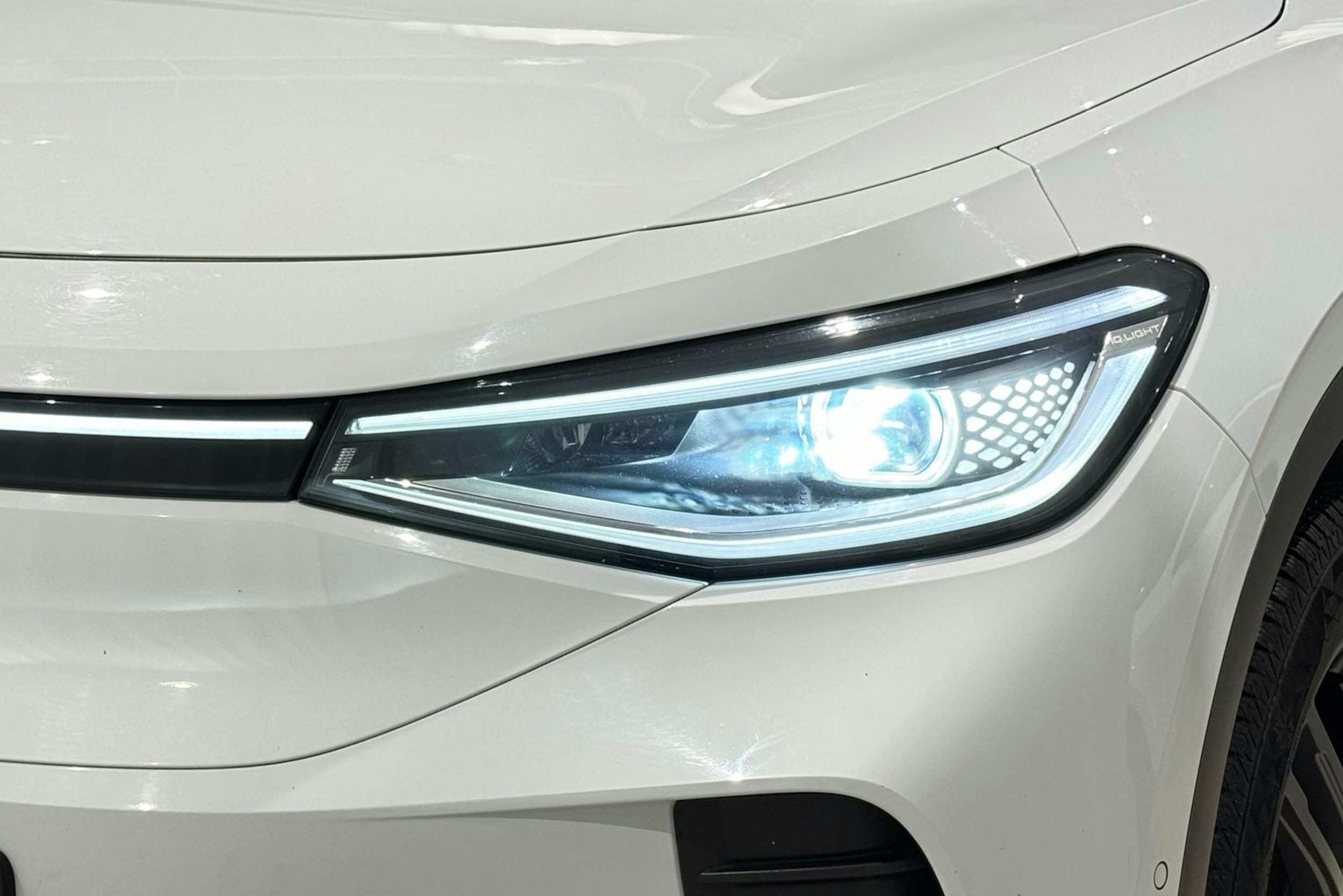 valkoinen Volkswagen ID.4 2023 kuva 15.