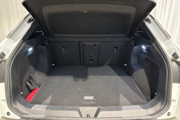 valkoinen Volkswagen ID.4 2023 kuva 16.