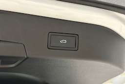 valkoinen Volkswagen ID.4 2023 kuva 17.