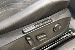 valkoinen Volkswagen ID.4 2023 kuva 19.