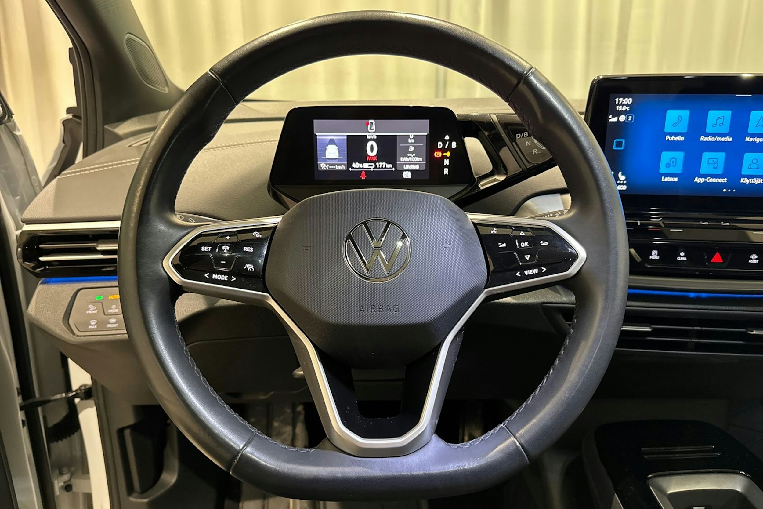 valkoinen Volkswagen ID.4 2023 kuva 22.