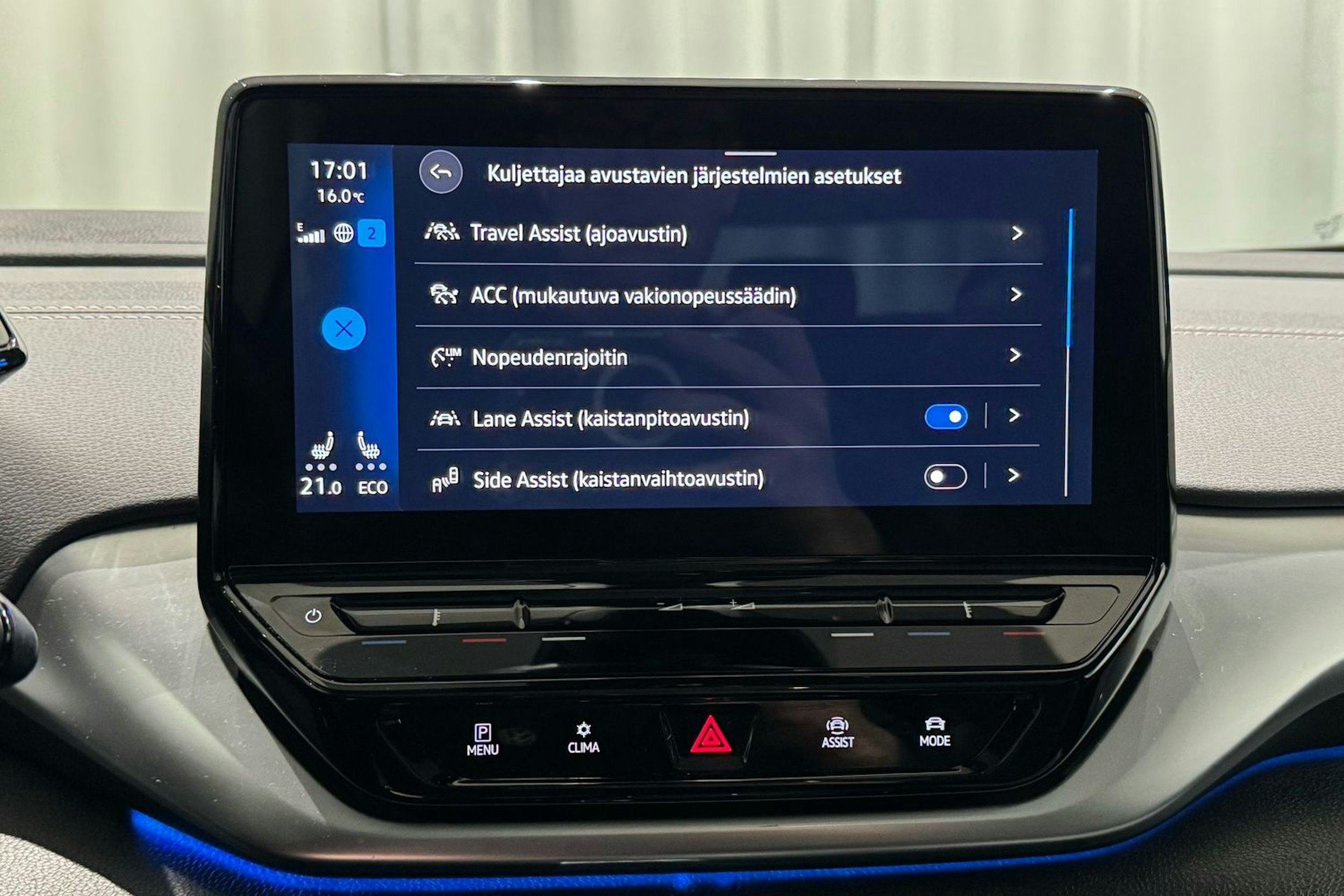 valkoinen Volkswagen ID.4 2023 kuva 30.