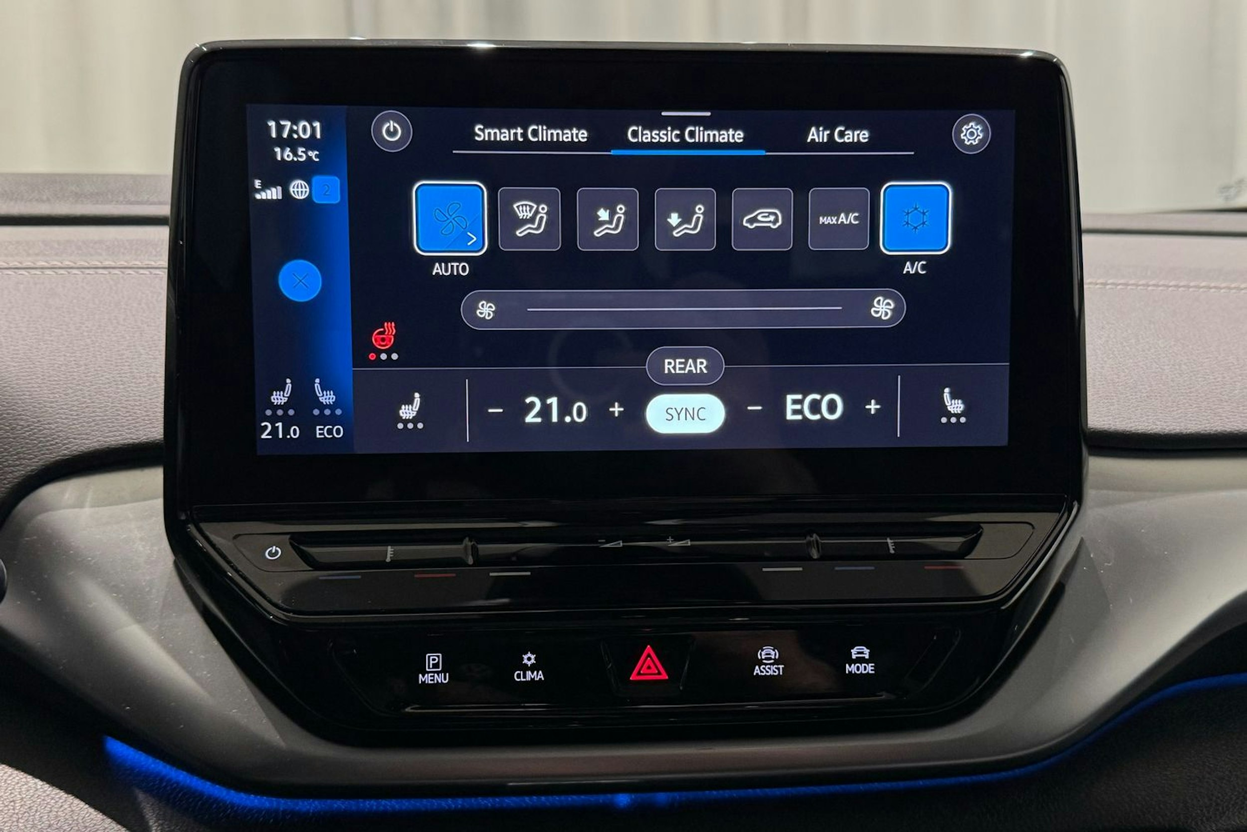 valkoinen Volkswagen ID.4 2023 kuva 32.