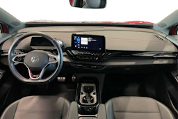 punainen Volkswagen ID.4 2023 kuva 7.