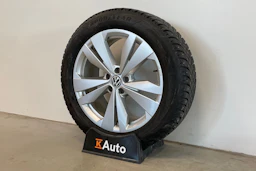 punainen Volkswagen ID.4 2023 kuva 10.