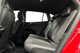 punainen Volkswagen ID.4 2023 kuva 10.