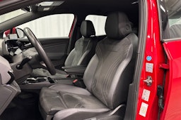 punainen Volkswagen ID.4 2023 kuva 17.