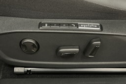 punainen Volkswagen ID.4 2023 kuva 18.