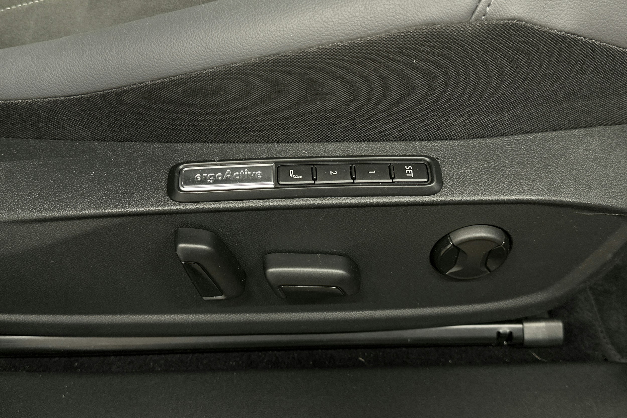punainen Volkswagen ID.4 2023 kuva 19.
