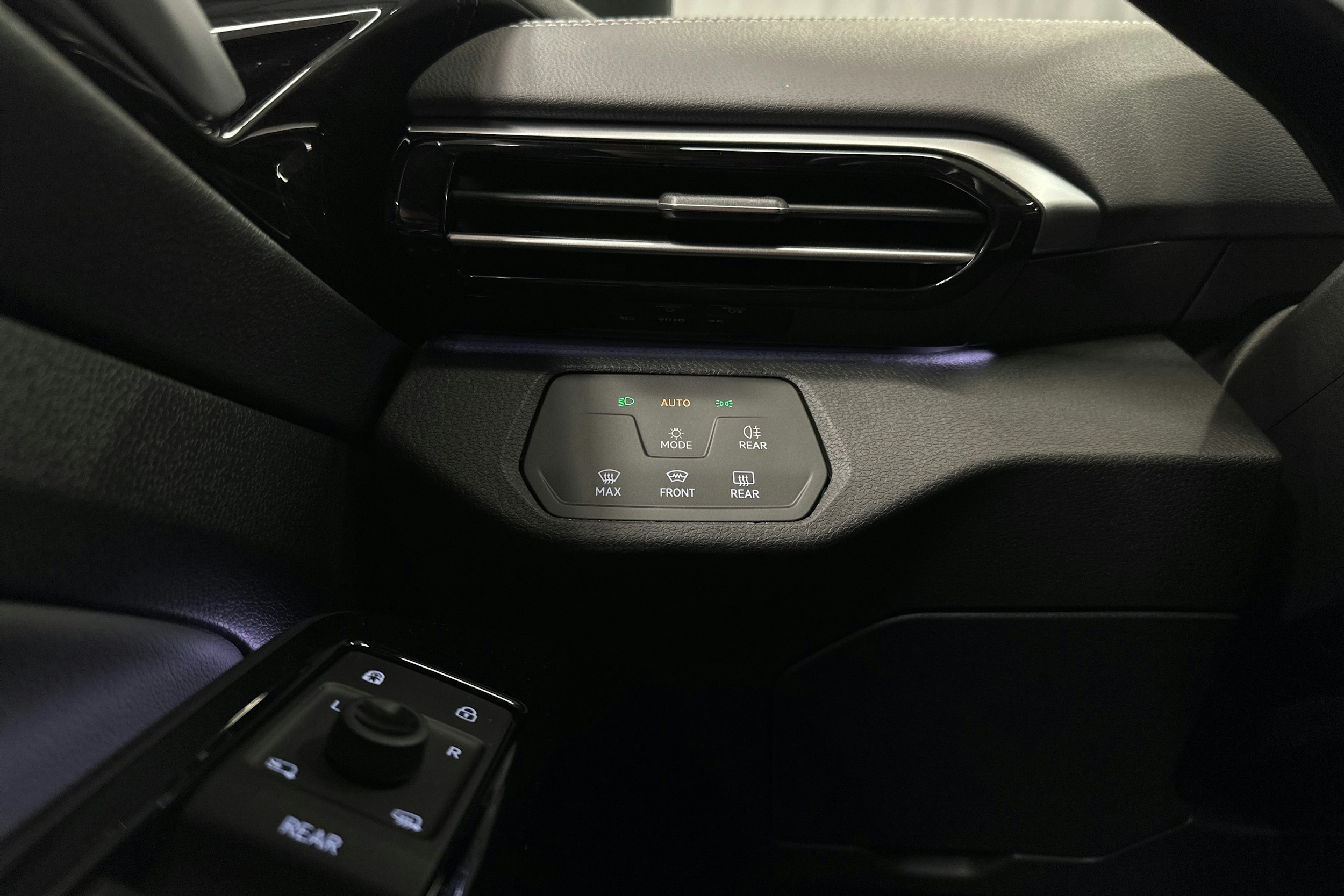 punainen Volkswagen ID.4 2023 kuva 26.