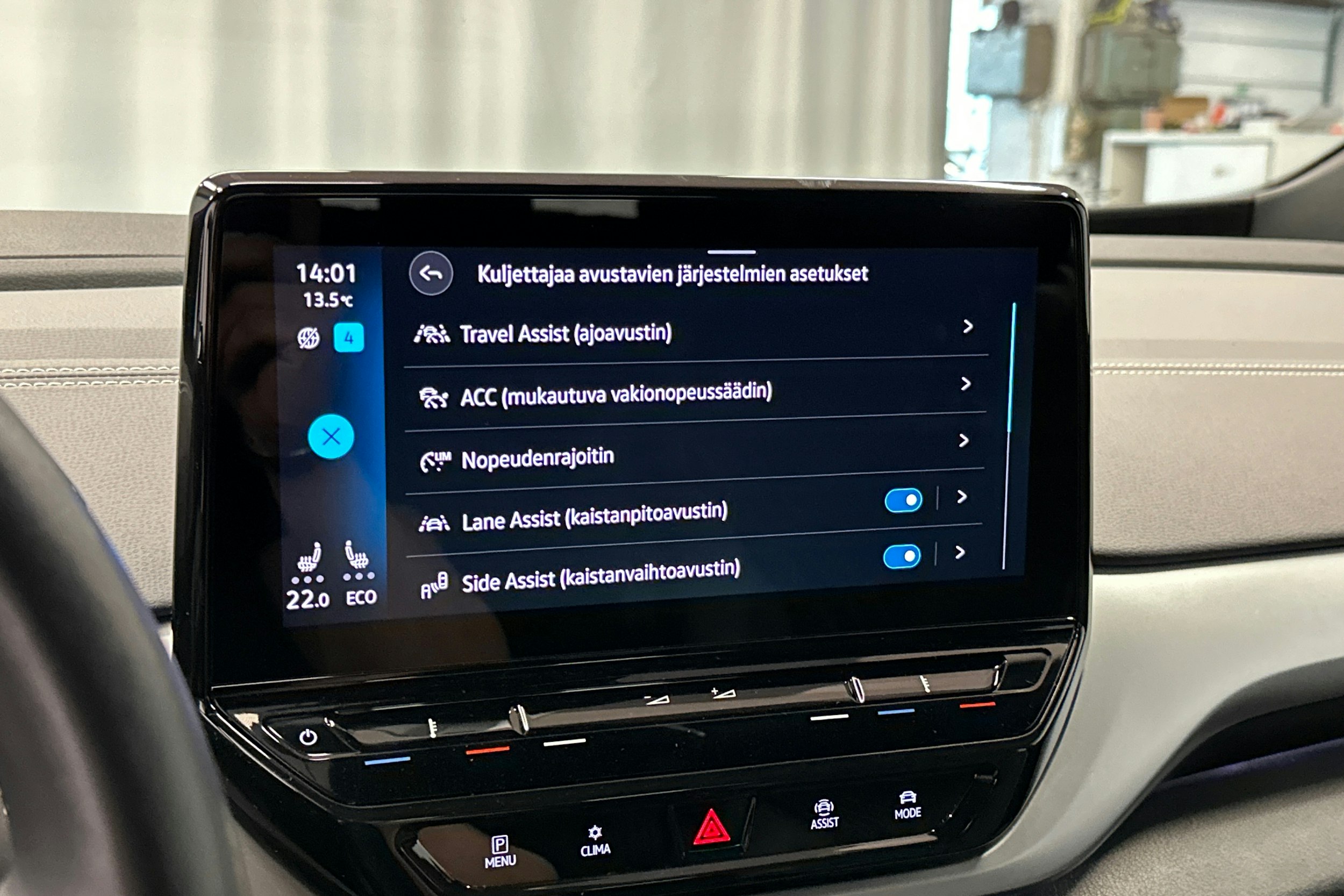 punainen Volkswagen ID.4 2023 kuva 29.