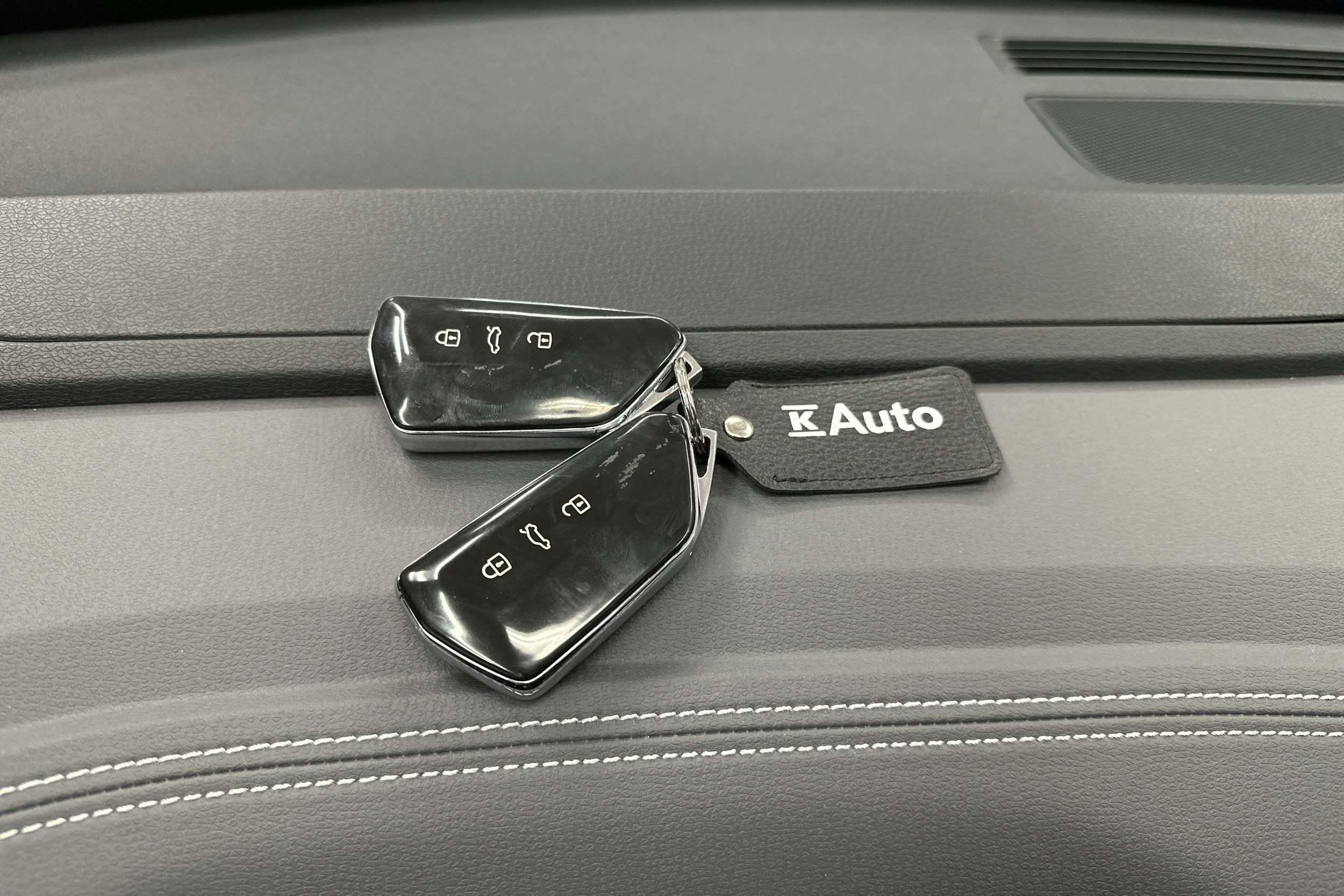 punainen Volkswagen ID.4 2023 kuva 37.