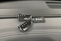 punainen Volkswagen ID.4 2023 kuva 37.