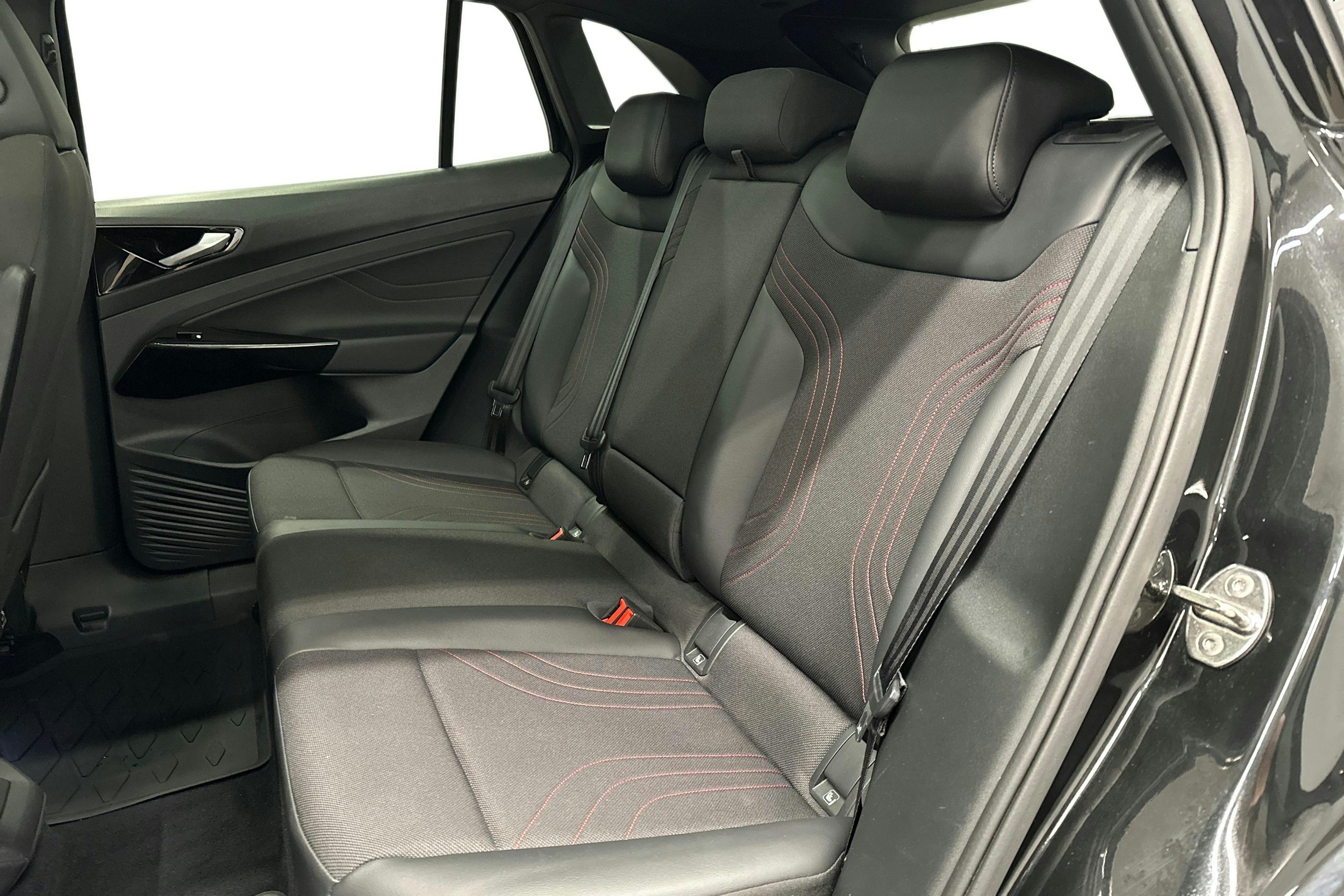 musta Volkswagen ID.4 2023 kuva 10.