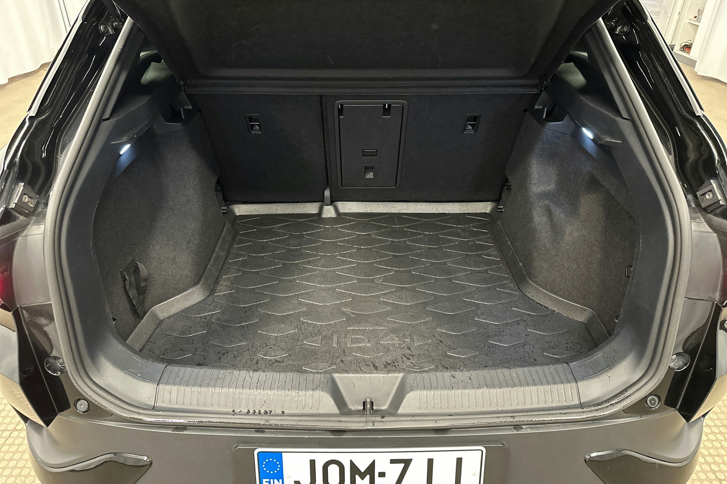 musta Volkswagen ID.4 2023 kuva 14.