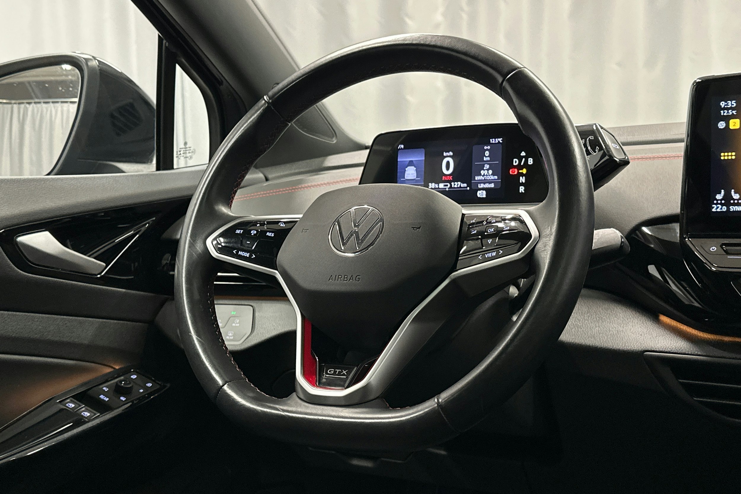 musta Volkswagen ID.4 2023 kuva 17.