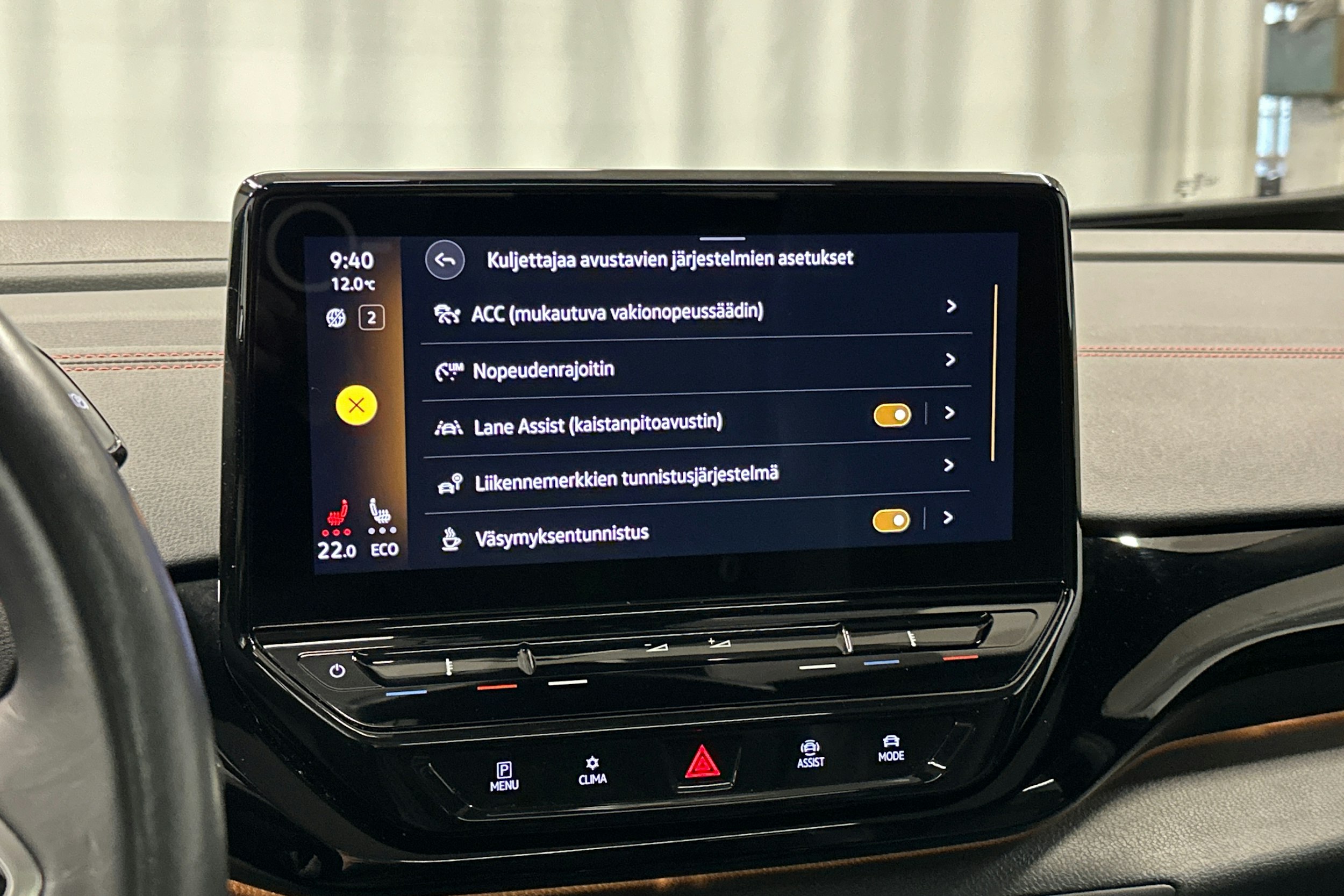 musta Volkswagen ID.4 2023 kuva 27.