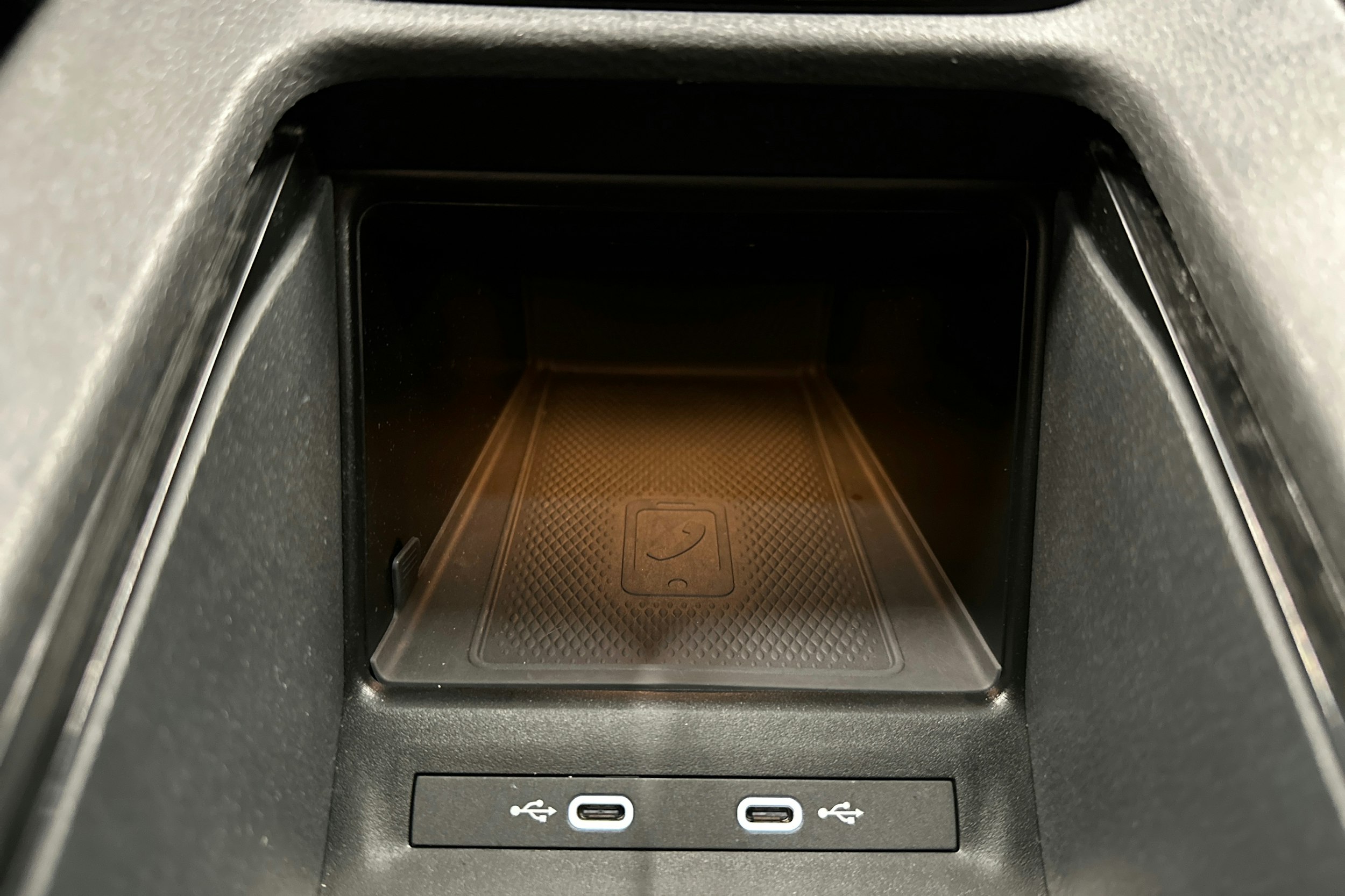 musta Volkswagen ID.4 2023 kuva 33.