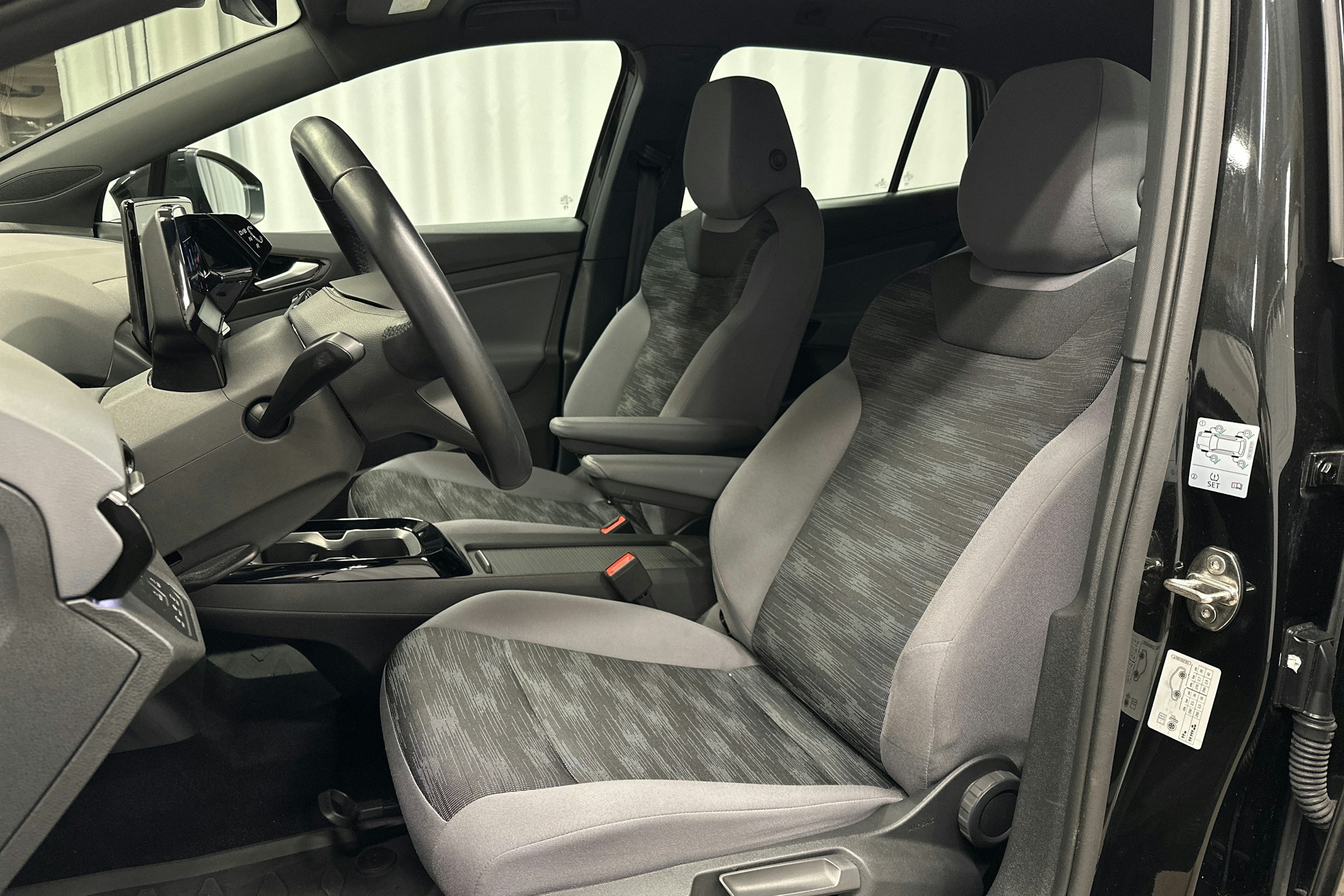 musta Volkswagen ID.4 2023 kuva 17.