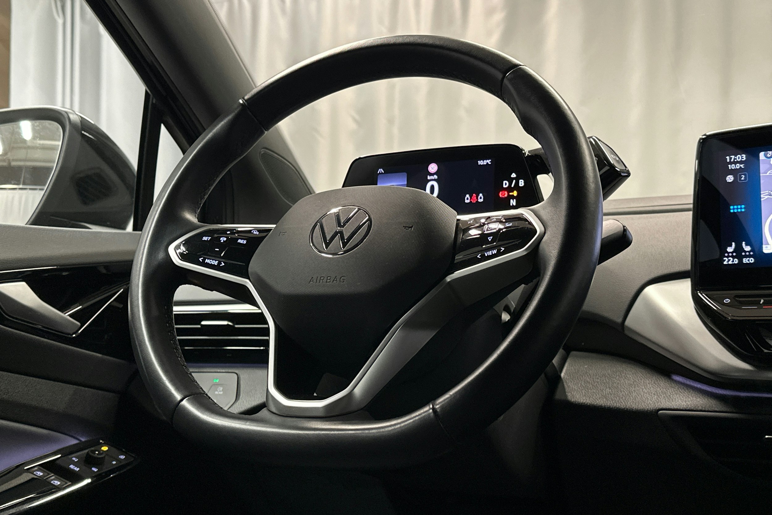 musta Volkswagen ID.4 2023 kuva 18.