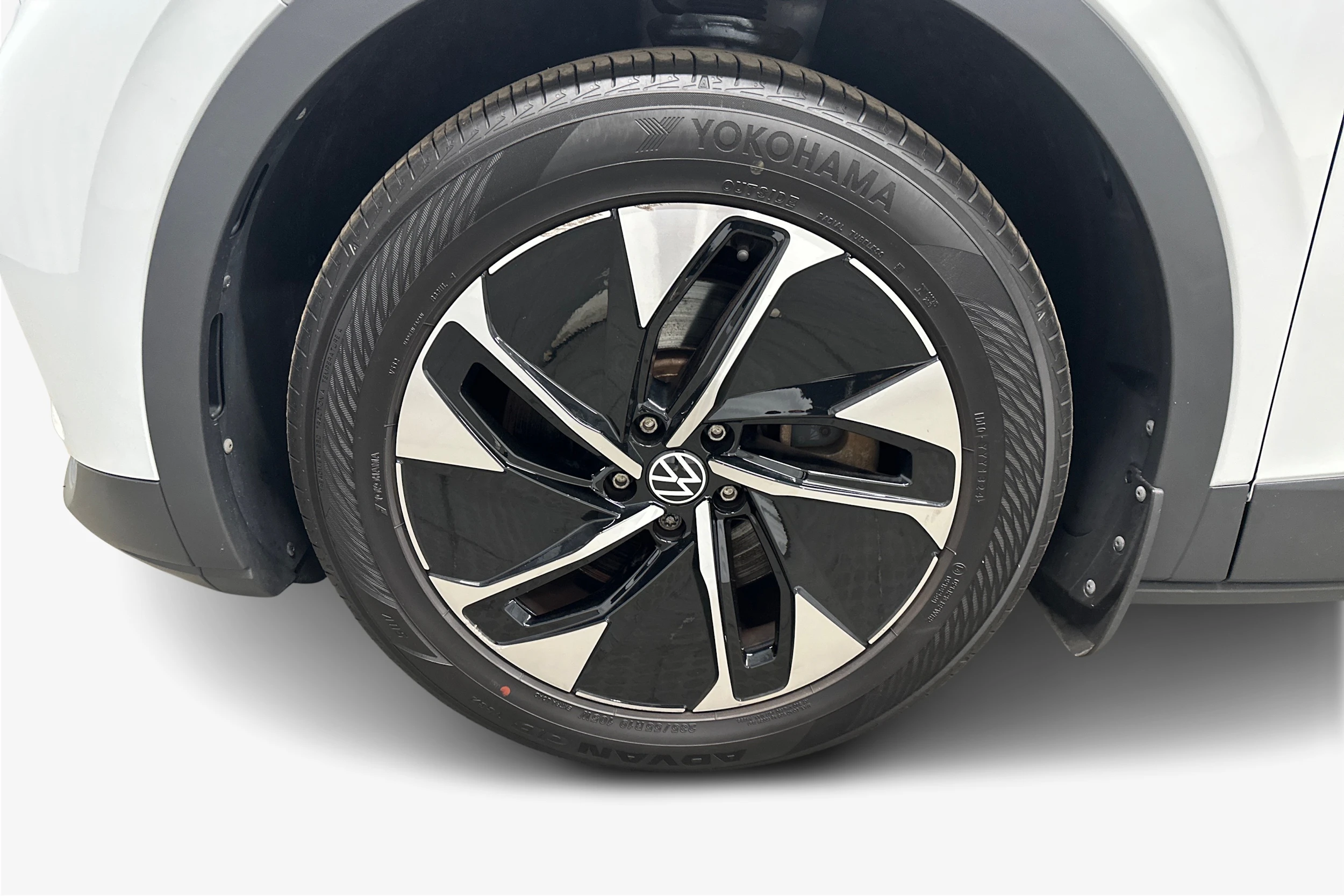 valkoinen Volkswagen ID.4 2023 kuva 12.