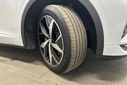 valkoinen Volkswagen ID.4 2023 kuva 13.