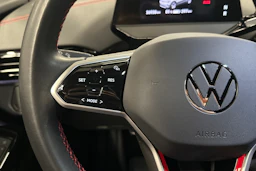 valkoinen Volkswagen ID.4 2023 kuva 15.