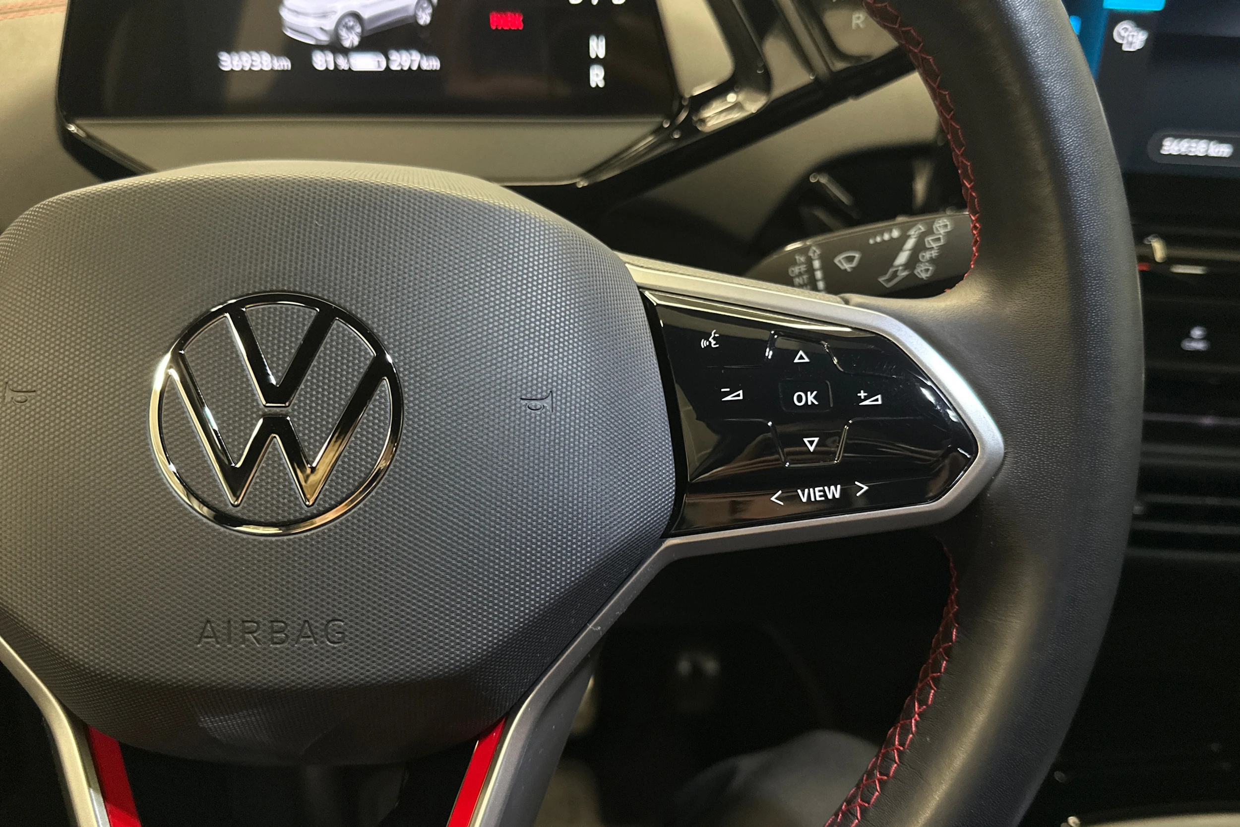 valkoinen Volkswagen ID.4 2023 kuva 16.