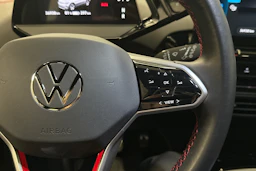 valkoinen Volkswagen ID.4 2023 kuva 16.