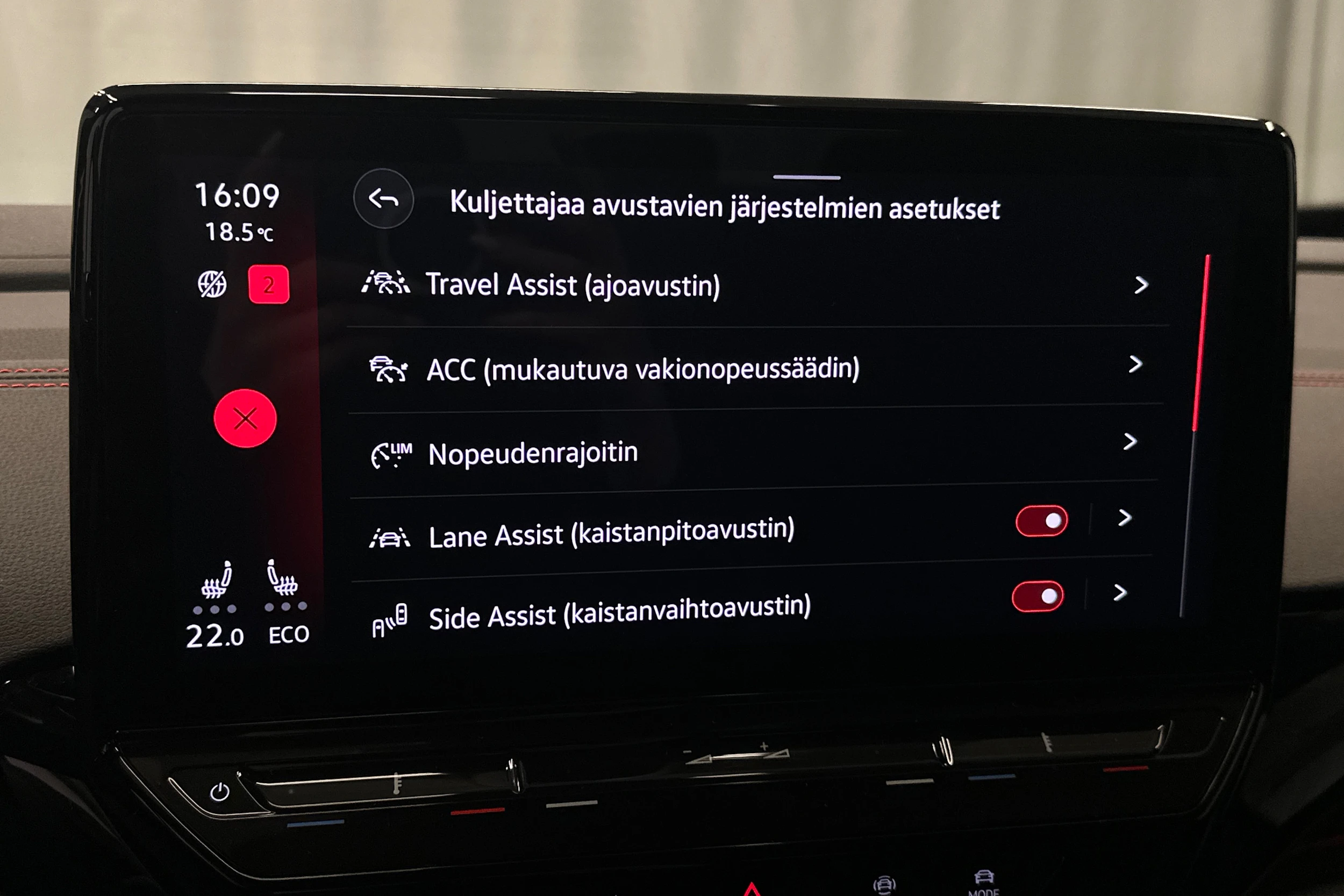 musta Volkswagen ID.4 2023 kuva 32.