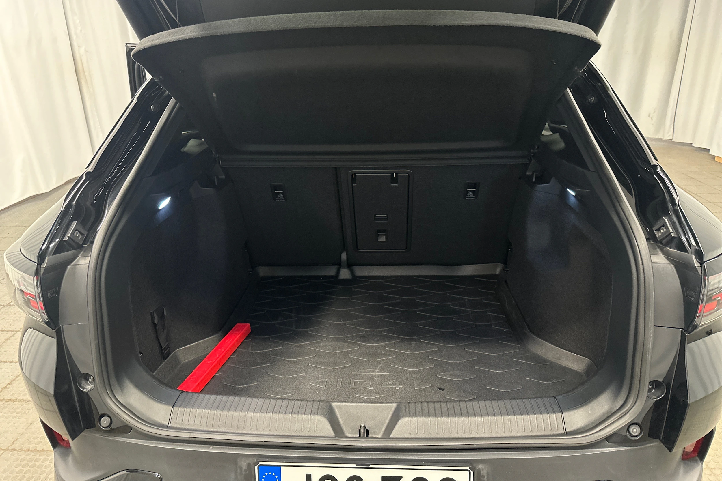 musta Volkswagen ID.4 2023 kuva 39.