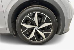 harmaa Volkswagen ID.4 2023 kuva 9.
