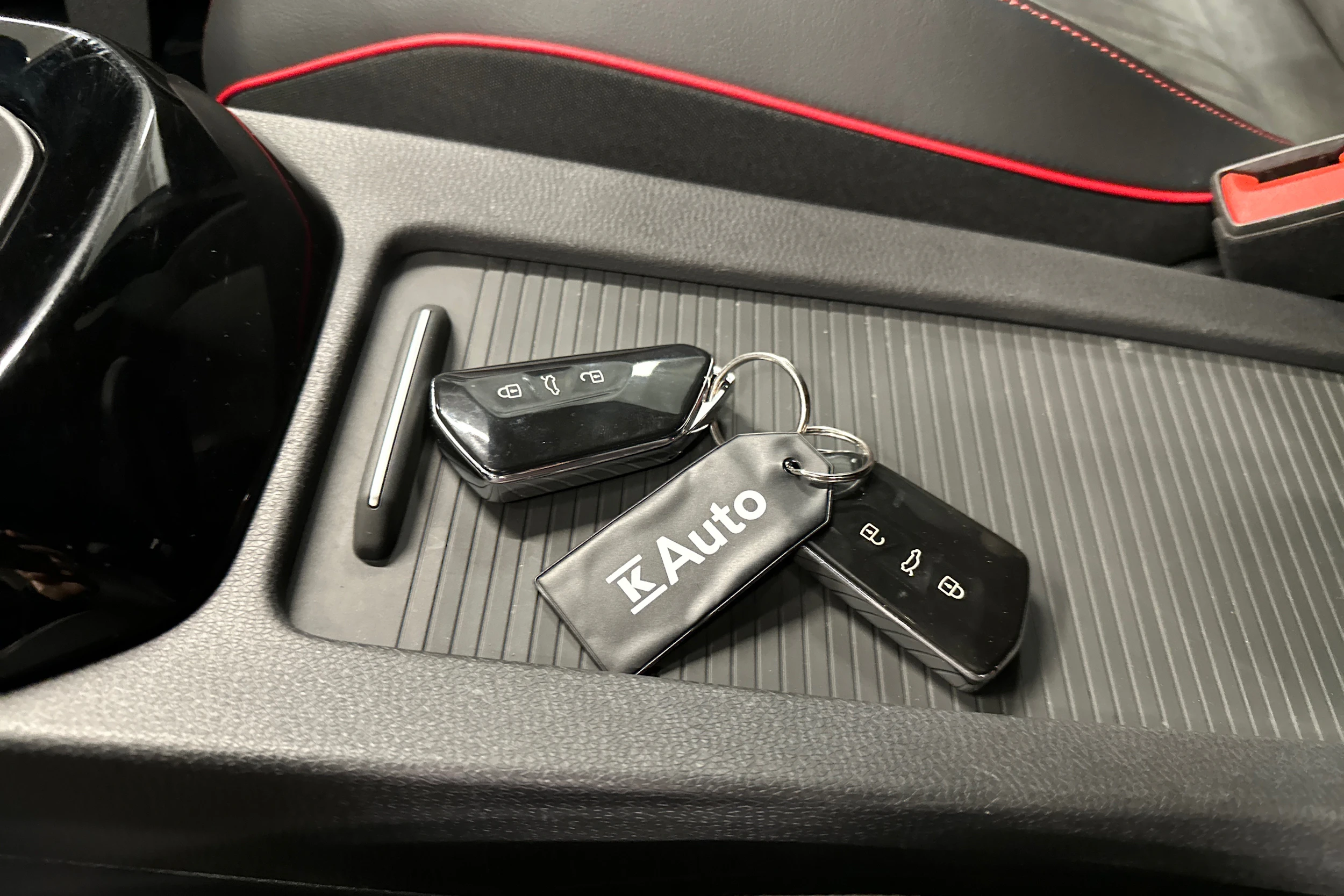 harmaa Volkswagen ID.4 2023 kuva 29.