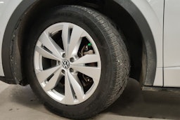 harmaa Volkswagen ID.4 2023 kuva 13.