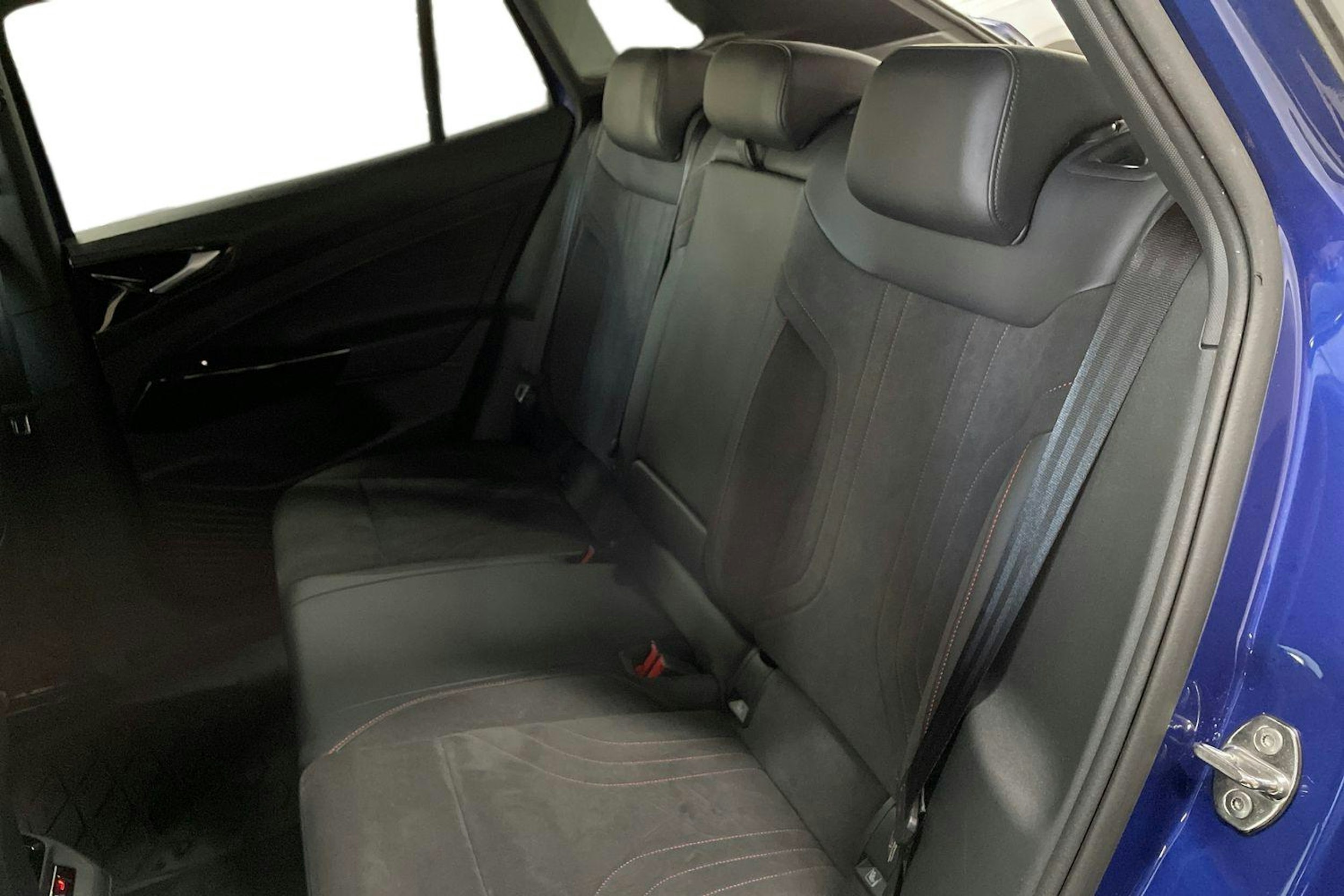 Sininen Volkswagen ID.4 2024 kuva 10.