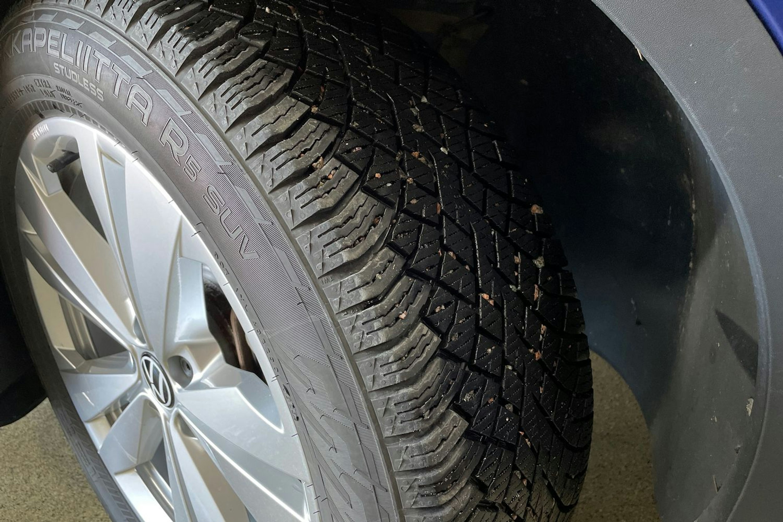 Sininen Volkswagen ID.4 2024 kuva 13.