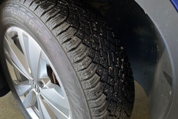 Sininen Volkswagen ID.4 2024 kuva 13.