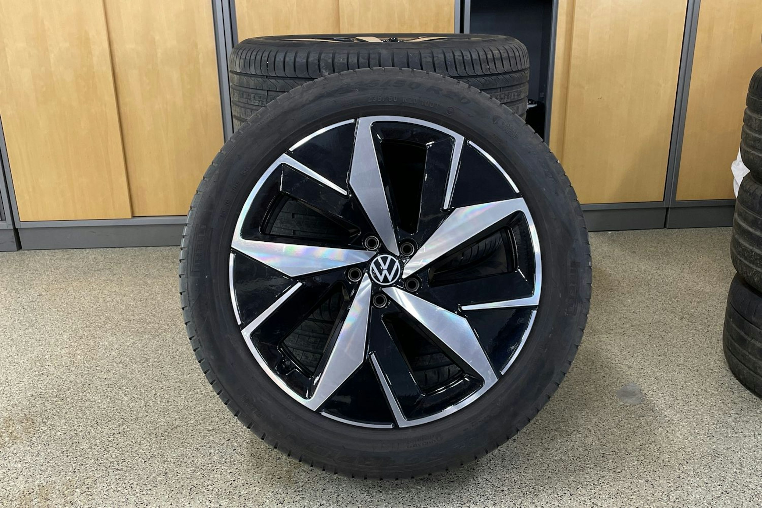 Sininen Volkswagen ID.4 2024 kuva 14.