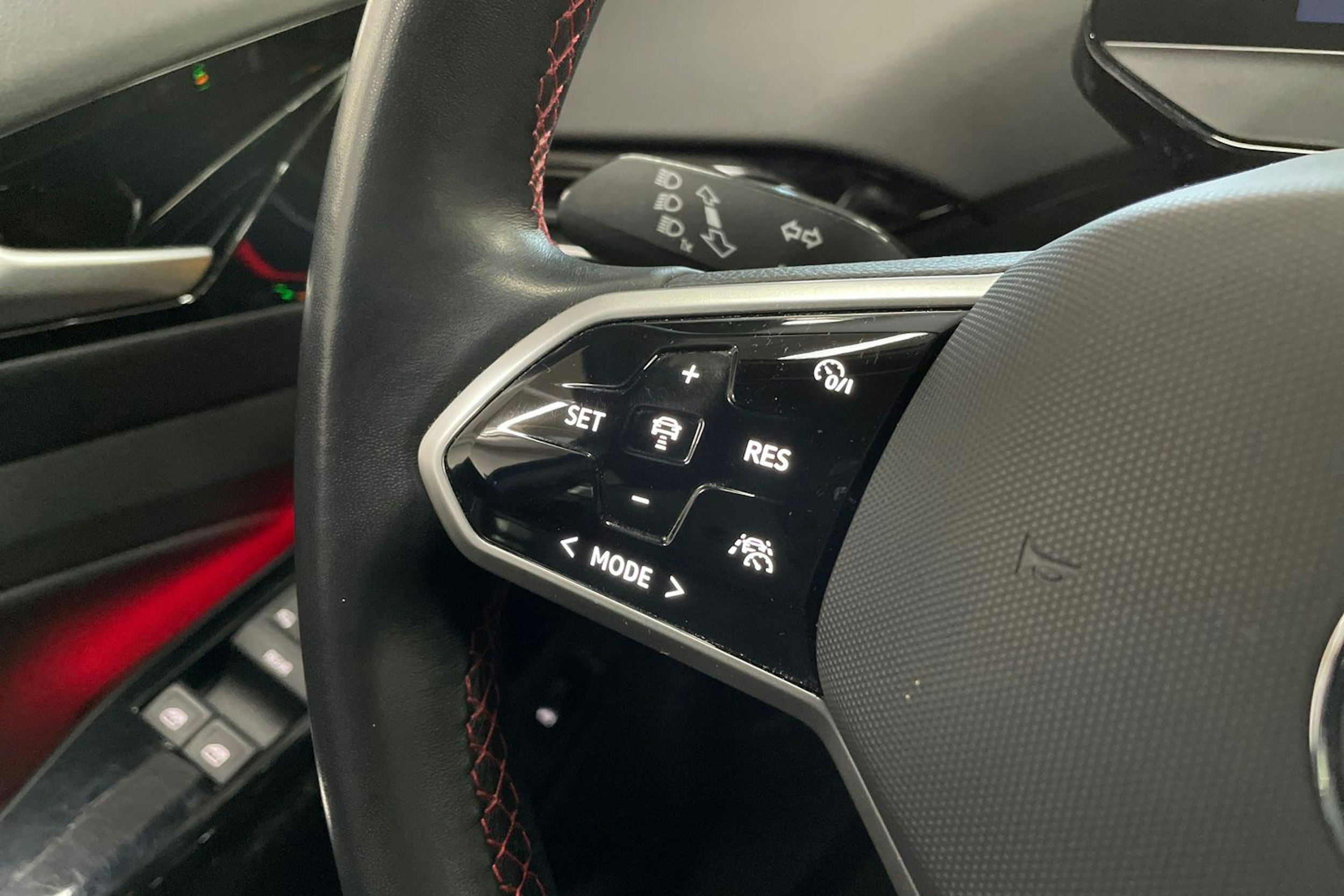 Sininen Volkswagen ID.4 2024 kuva 16.