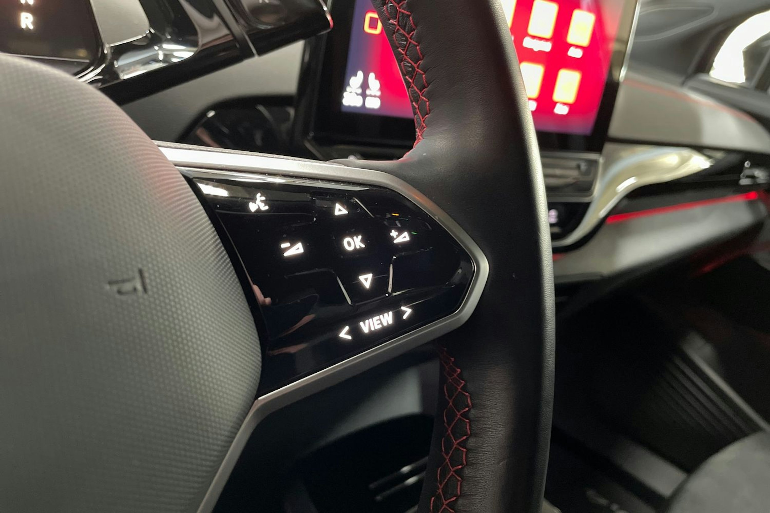 Sininen Volkswagen ID.4 2024 kuva 17.