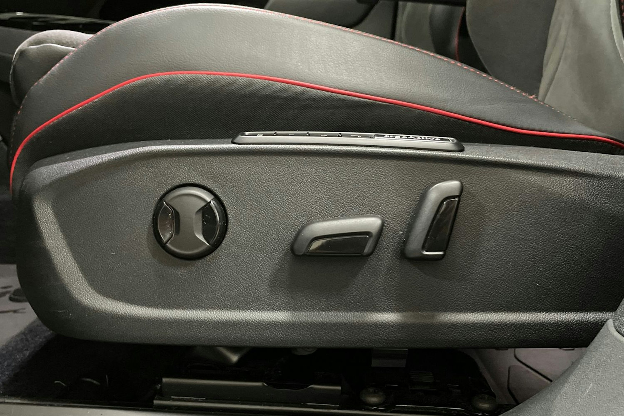 Sininen Volkswagen ID.4 2024 kuva 31.