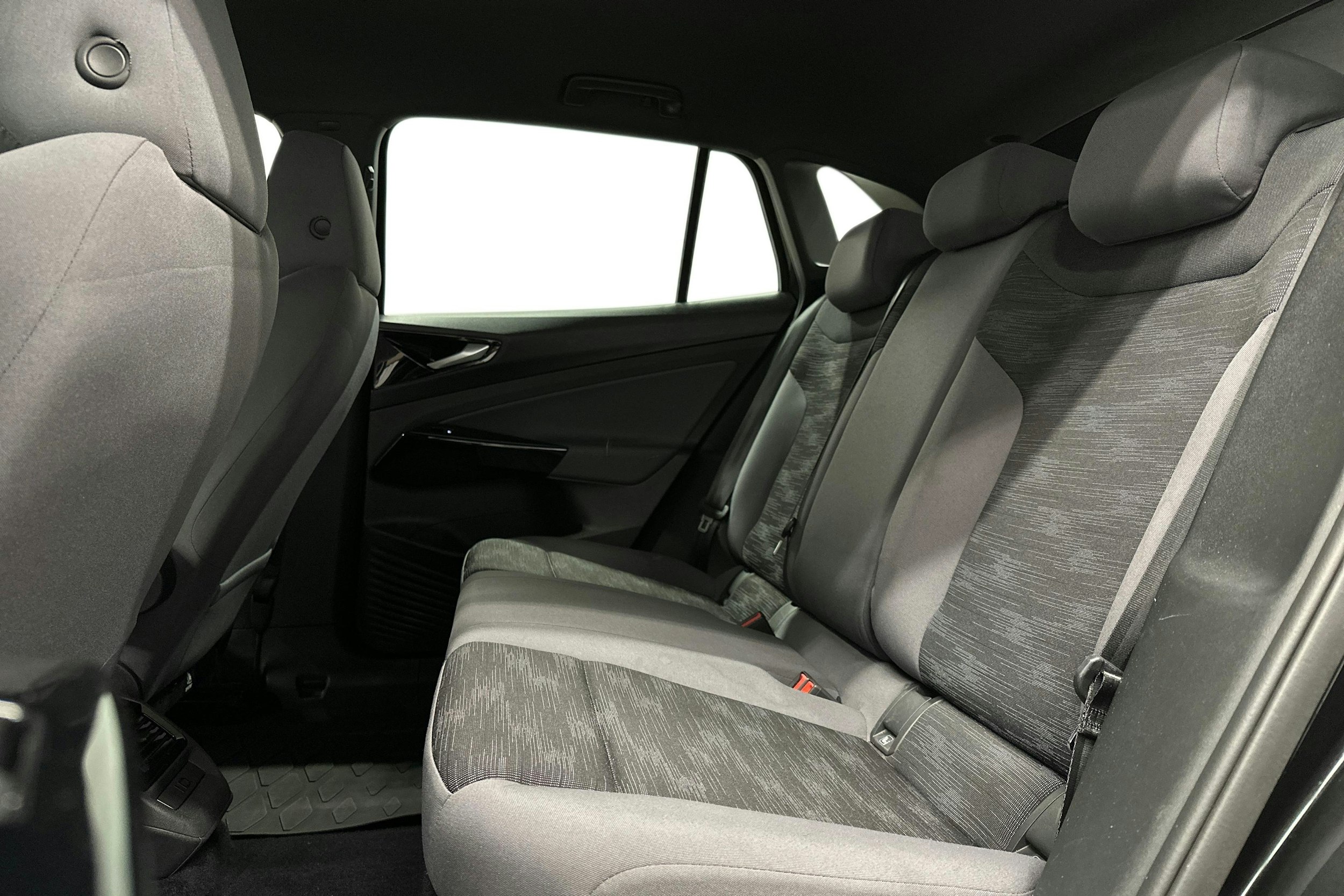 musta Volkswagen ID.4 2023 kuva 10.