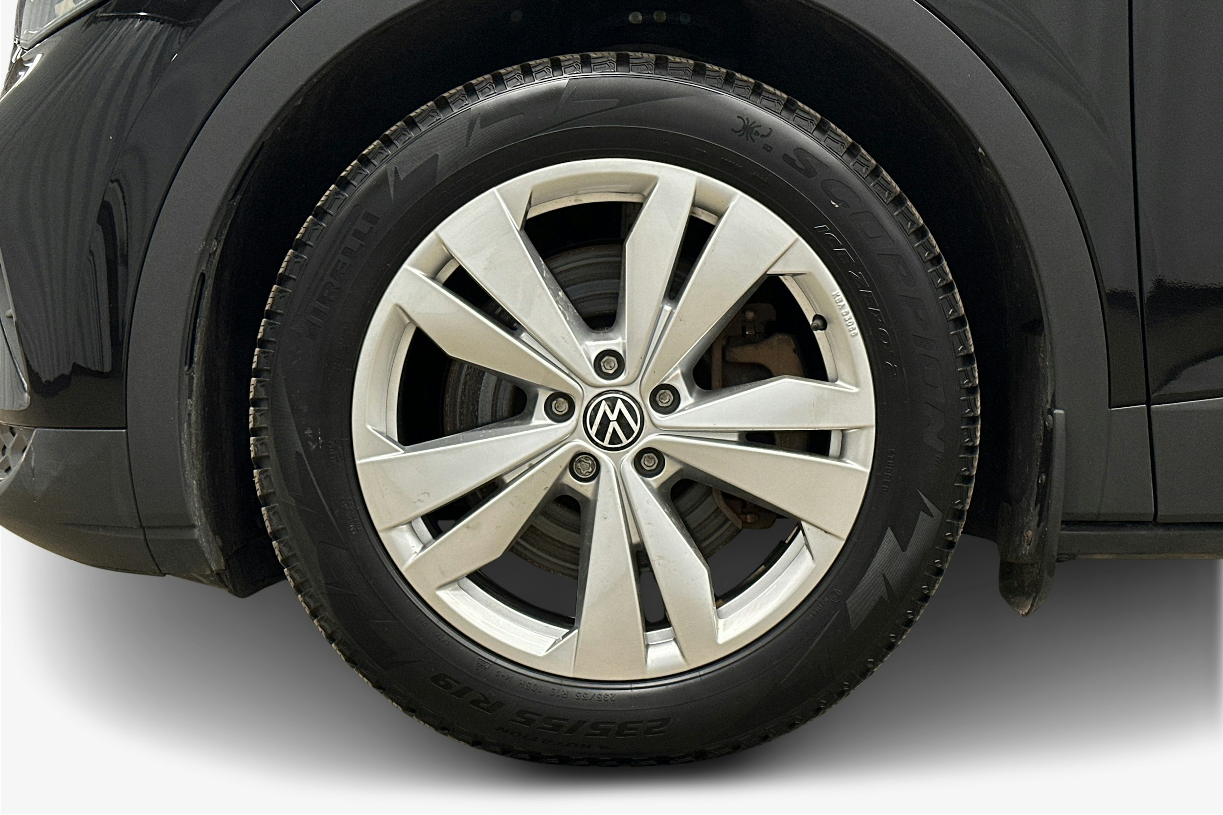 musta Volkswagen ID.4 2023 kuva 11.