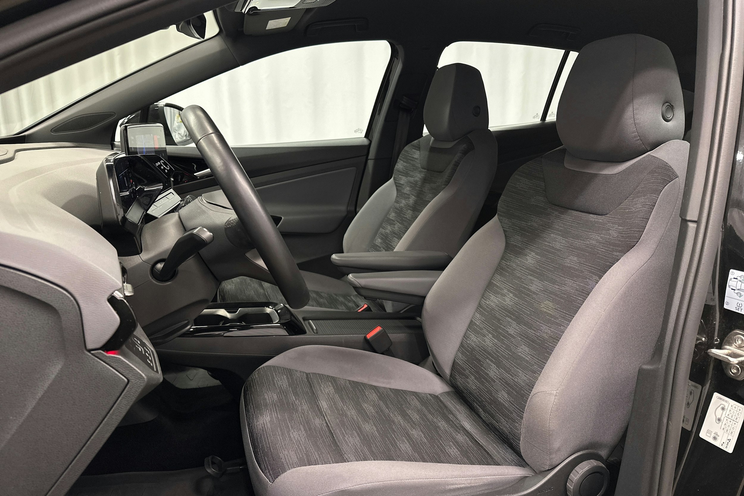 musta Volkswagen ID.4 2023 kuva 15.