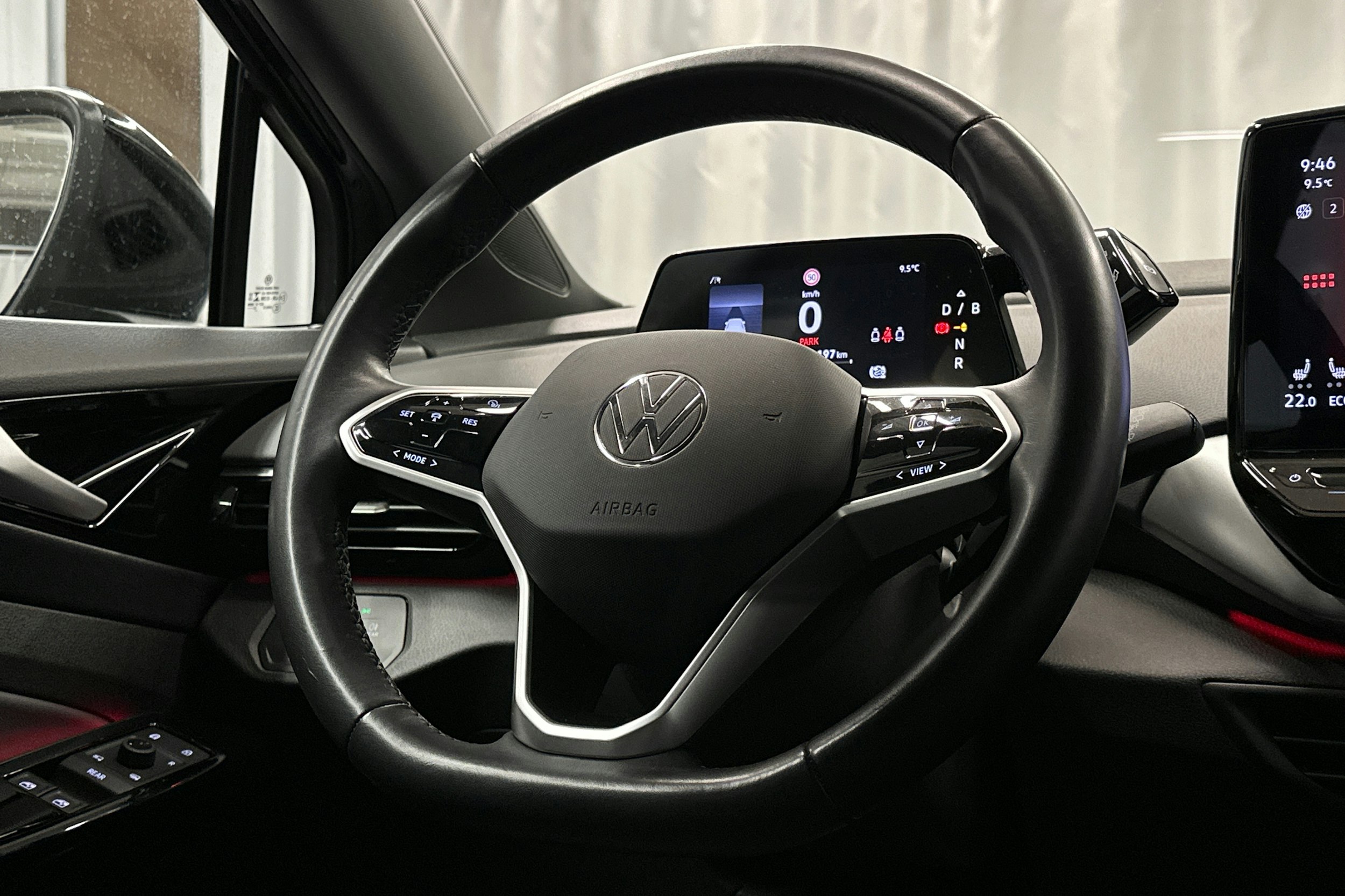 musta Volkswagen ID.4 2023 kuva 16.