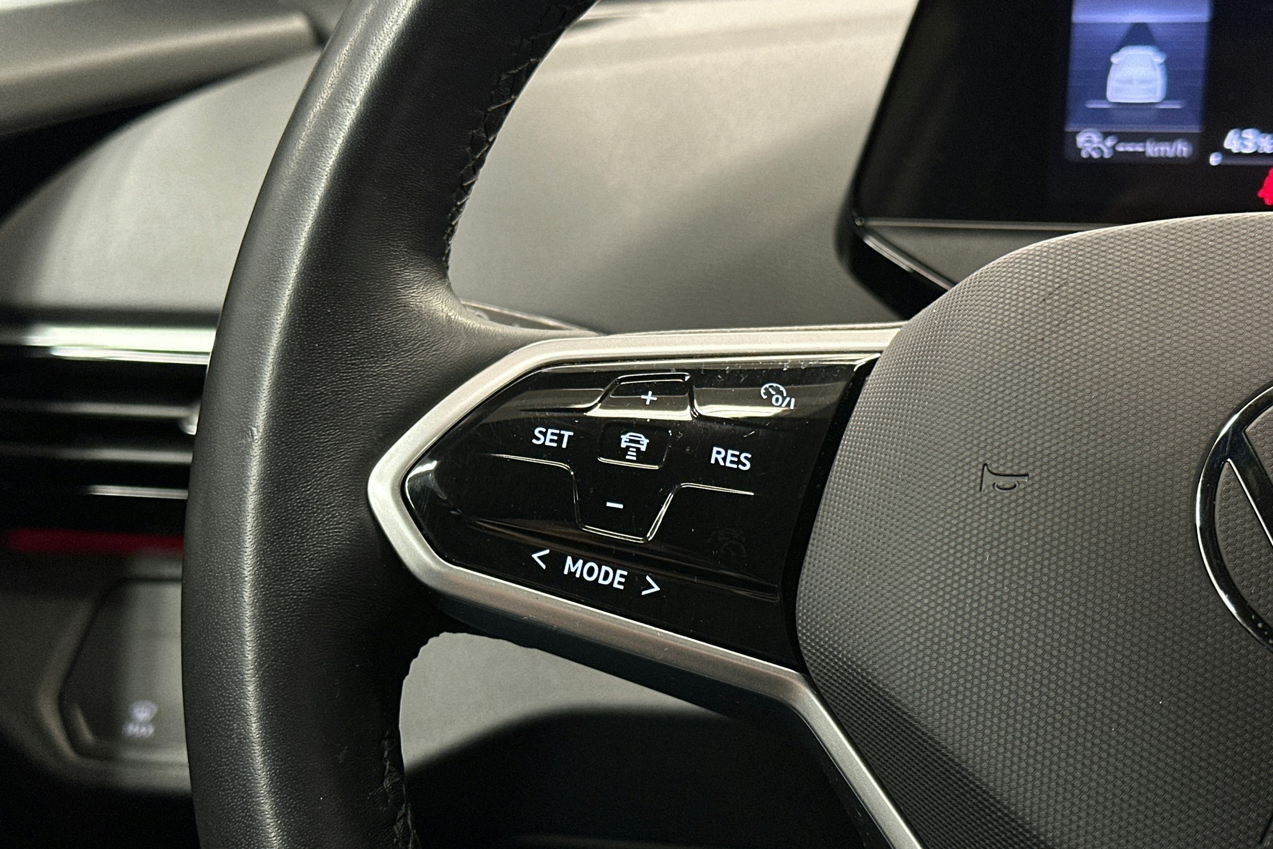 musta Volkswagen ID.4 2023 kuva 17.