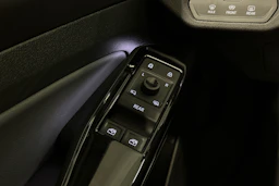 valkoinen Volkswagen ID.4 2023 kuva 14.