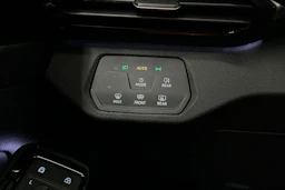 valkoinen Volkswagen ID.4 2023 kuva 15.