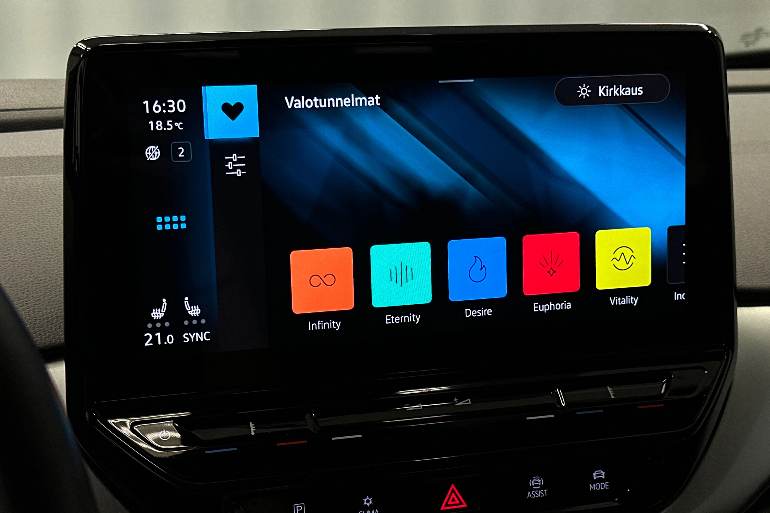valkoinen Volkswagen ID.4 2023 kuva 26.